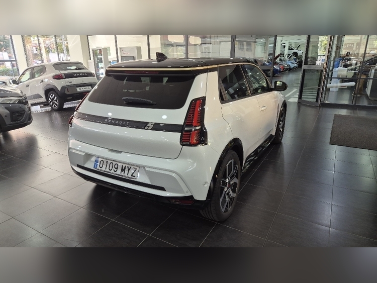 Renault 5 E-Tech 150 Comfort Range Iconic Five foto 7